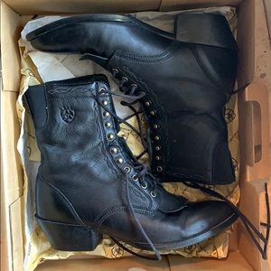 Ariat lace up Boots